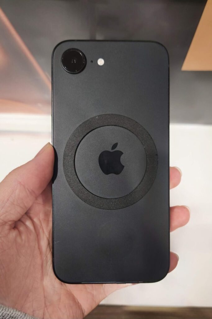 iPhone16e ブラック 実機