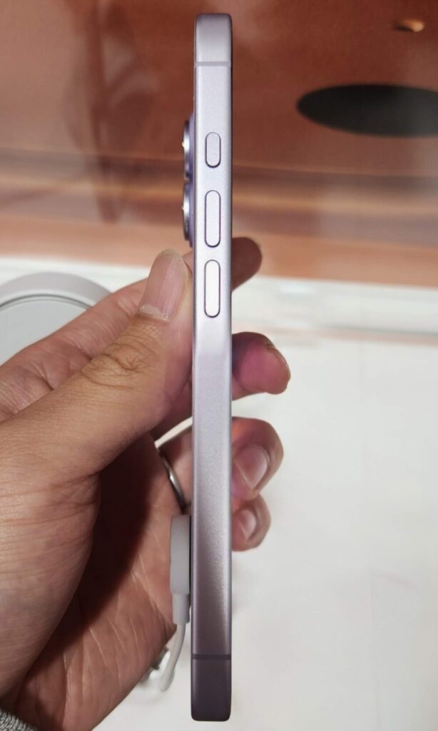 実機：iPhone17横デザイン