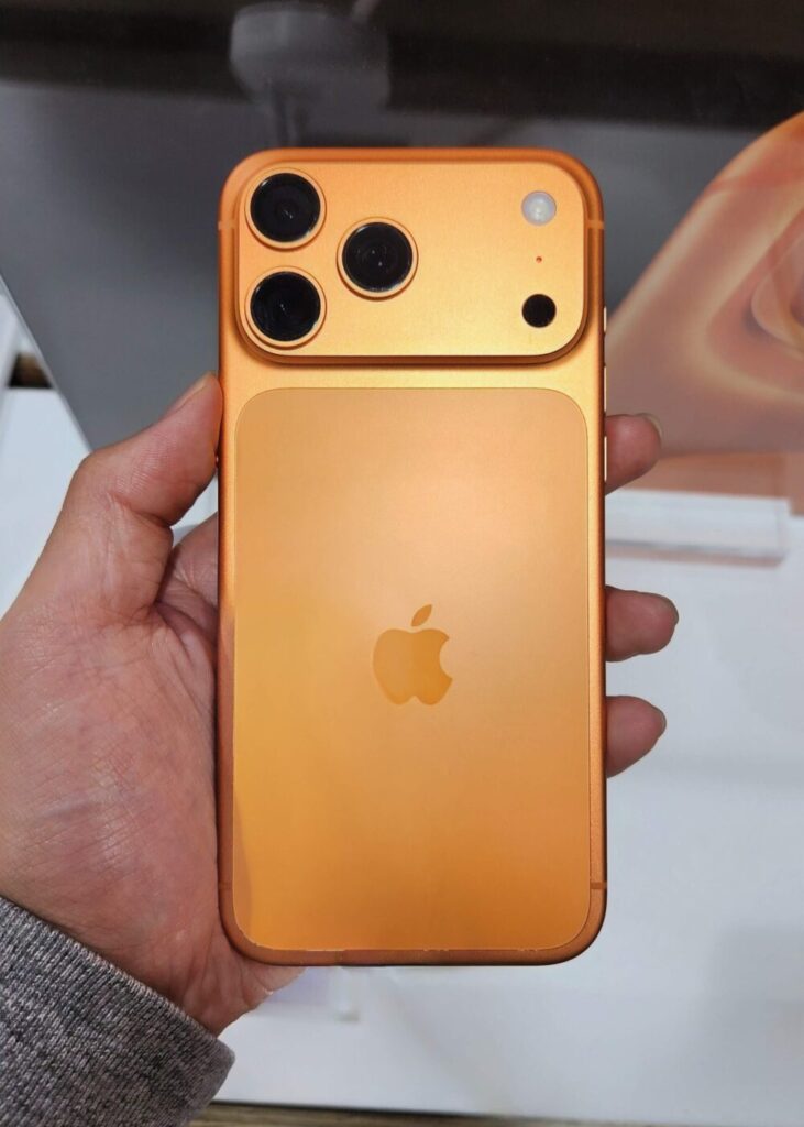 実機：iPhone17 Pro 背面デザイン